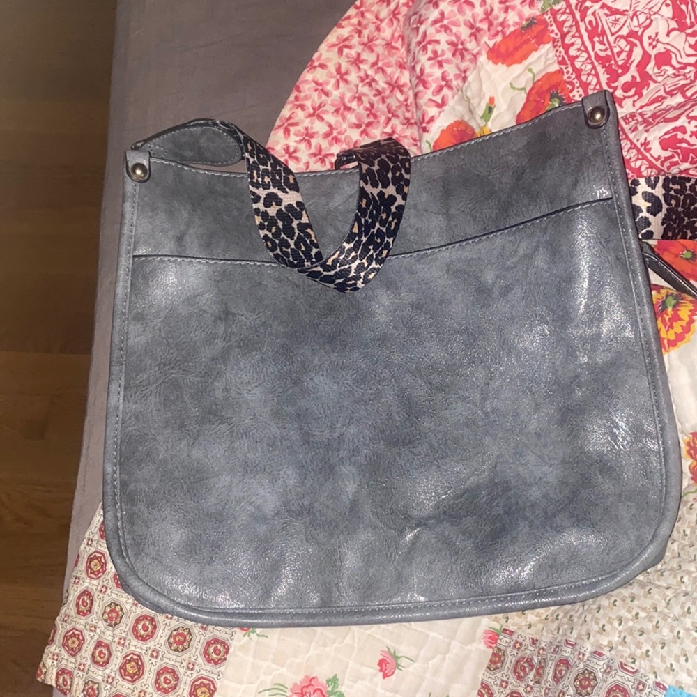 Very nice hand bag. Large enough I would say but not to large. Grey in color.